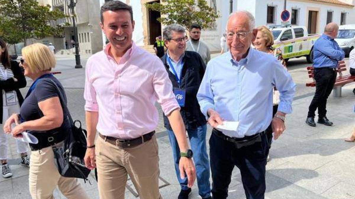 Javier A. García y Gabriel Amat comparten un acto de campaña