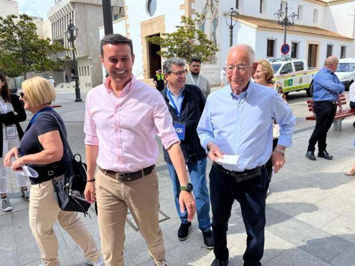 Javier A. García y Gabriel Amat comparten un acto de campaña