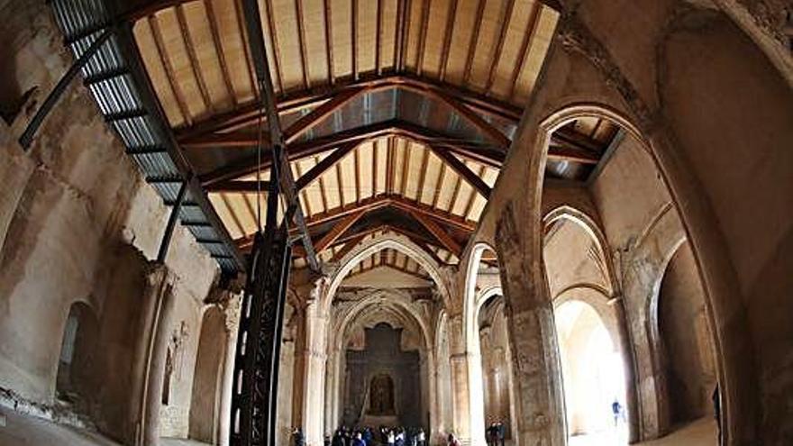 Interior de la iglesia medieval de Santa María de Lorca.