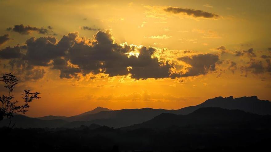 Poco nuboso y temperaturas mínimas en descenso