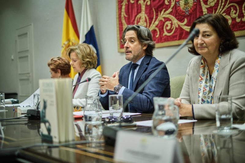 Presentación de Fuimos nosotras, las primera parlamentarias de la Democracia (Magis Iglesias) Asisten Gustavo Matos, presidente del Parlamento de Canarias, y María José Guerra Palmero, consejera de Educación  | 10/02/2020 | Fotógrafo: Andrés Gutiérrez Taberne