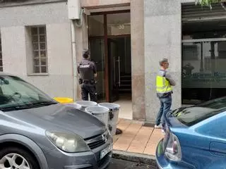 La mujer que se tiró por la ventana tras matar a su madre en Oviedo la mordió por todo el cuerpo cuando agonizaba