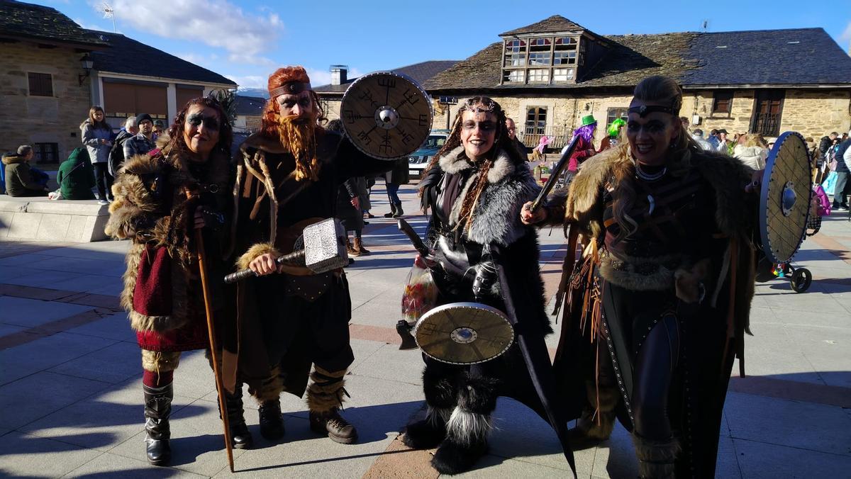 El Cordel Sanabrés anima el carnaval en Puebla de Sanabria El Cordel Sanabrés anima el carnaval en Puebla de Sanabria