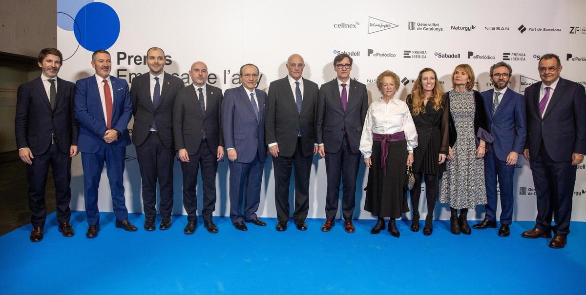 Sergui Guillot, director general de Prensa Ibérica, Miquel Sàmper, conseller dempresa i treball de la Generalitat de Catalunya, Albert Dalmau, conseller de la Presidència, Carlos Prieto, delegado del Gobierno en Catalunya, Javier Moll, Presidente de Prensa ibérica, Josep Oliu, president de Banc Sabadell, Salvador Illa, President de la Generalitat de Catalunya, Arantza Sarasola, Vicepresidenta de Prensa Ibérica, Usoa Arregui , Luïssa Moret, Presidenta de la Diputació de Barcelona, Aitor Moll, CEO Prensa Ibérica y Albert Sáez, director El Periódico