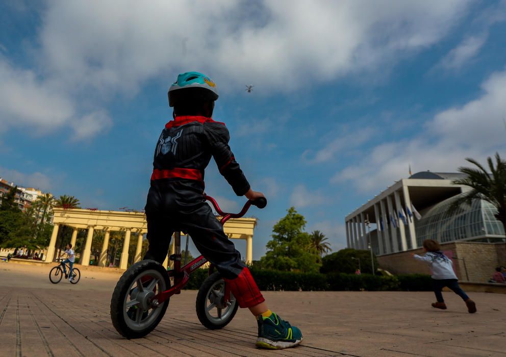 Los niños vuelven a llenar parques y calles