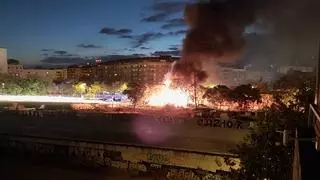 Incendio en un asentamiento de barracas en la calle de Bac de Roda de Barcelona