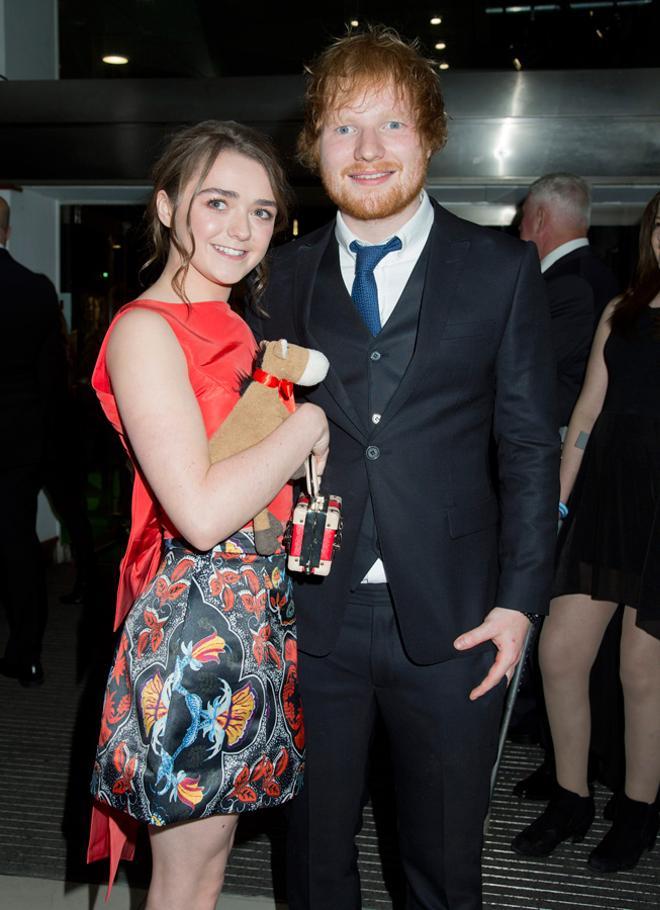 Ed Sheeran y Maisie Williams