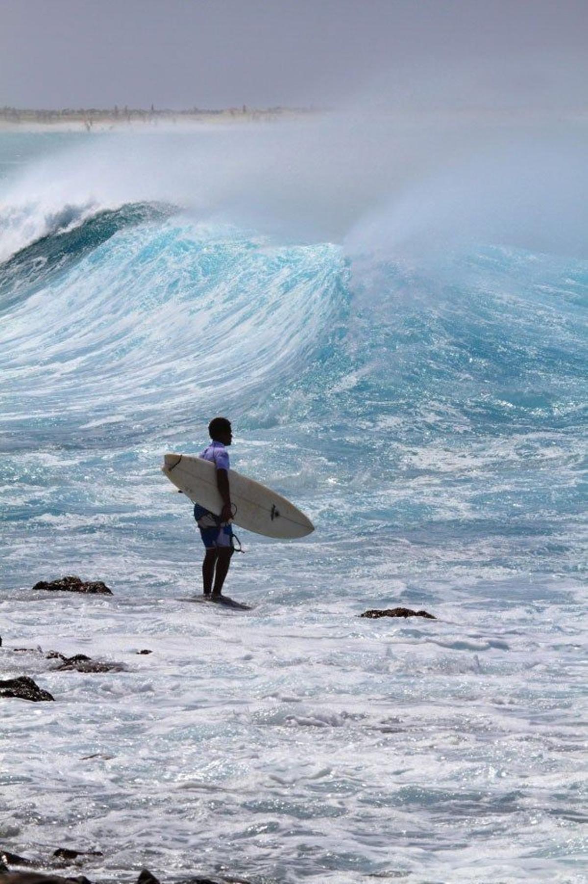 Surf en Punta Preta, isla de Sal, Cabo Verde.