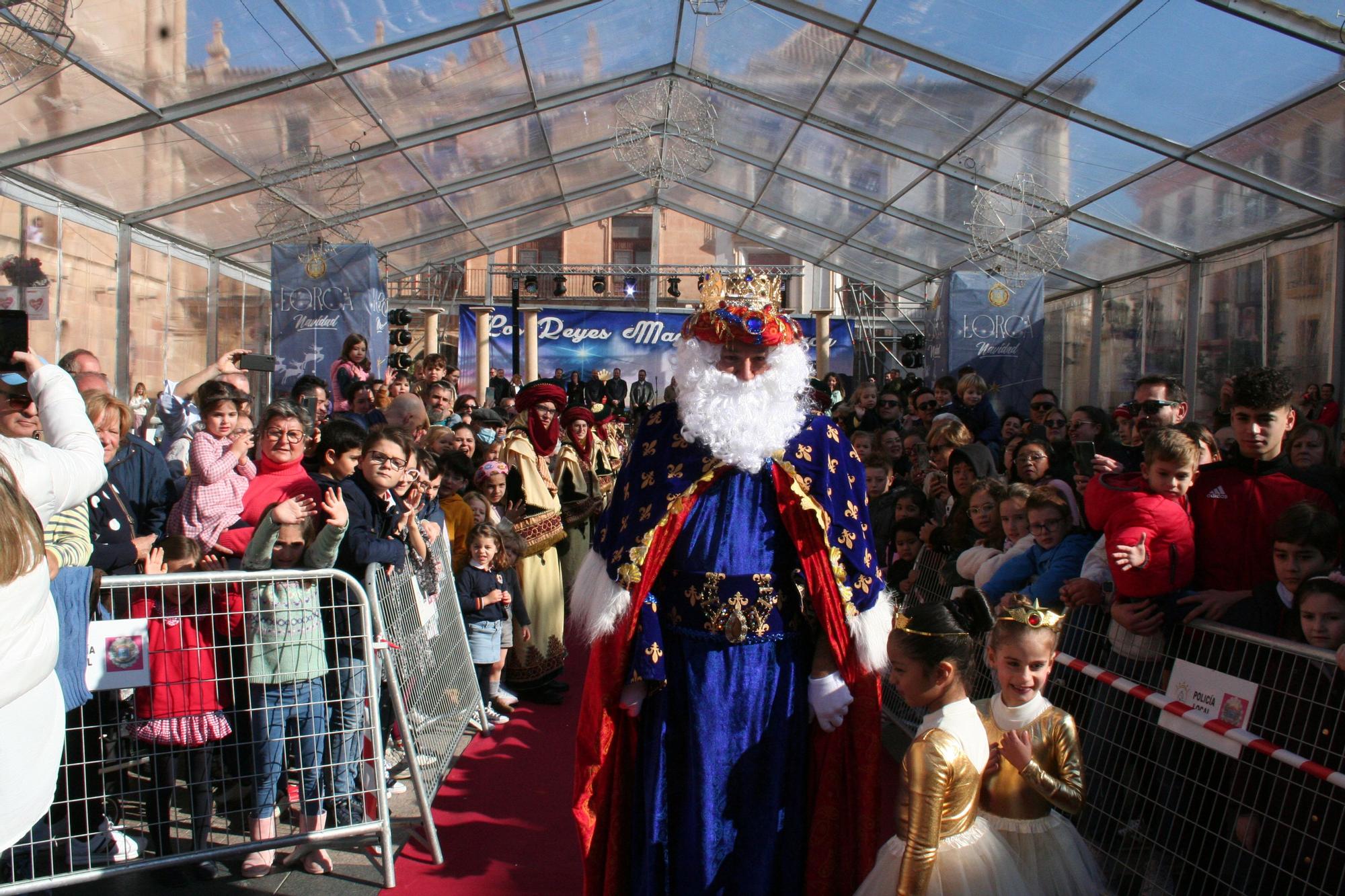 Los Reyes Magos llegan a Lorca en carroza de cuento