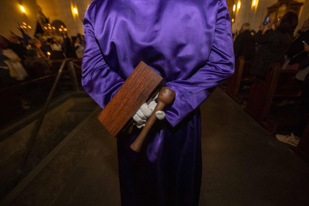 Pasión en la procesión de Nuestro Padre Jesús en la Concatedral de San Nicolás de Alicante