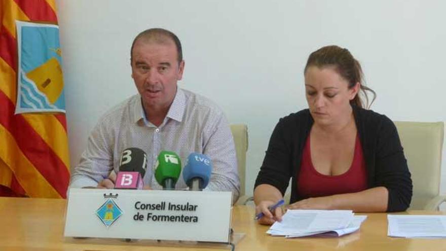 Jaume Ferrer y Alejandra Ferrer, hoy durante la rueda de prensa.