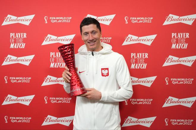 Lewandowski se estrenó como goleador en un Mundial y se llevó el MVP