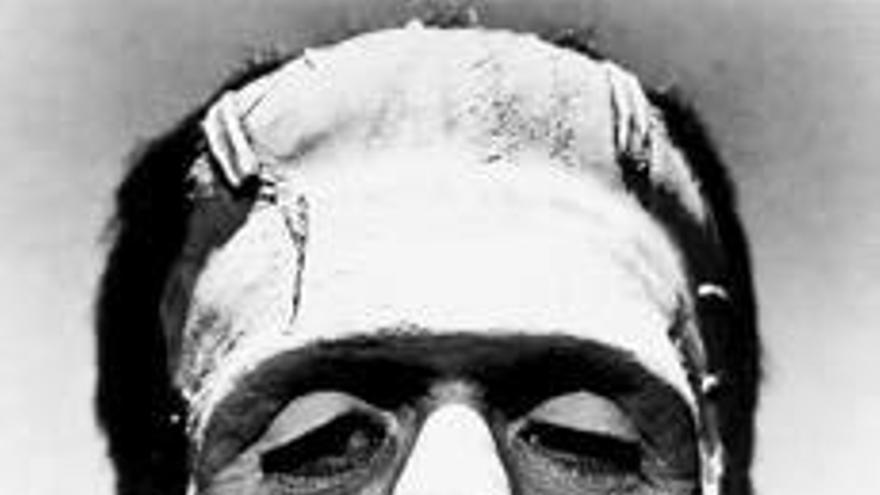 Boris Karloff en la película La novia de Frankenstein, de 1935, inspirada en el personaje creado por Mary Shelley hace 200 años.