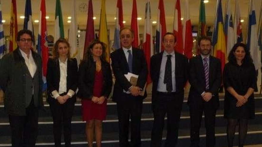 Miembros de Ageinco y eurodiputados, en la visita a Bruselas.