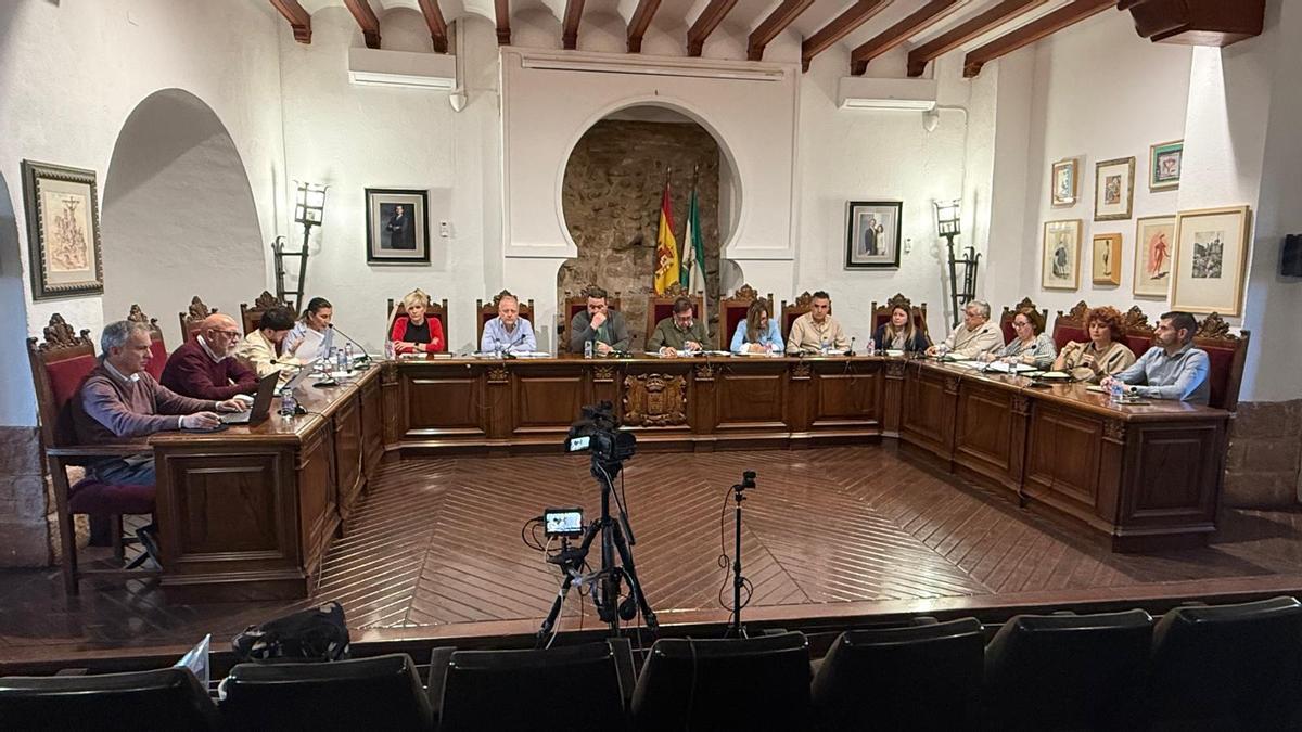 La Corporación municipal de Villa del Río, durante el debate presupuestario.