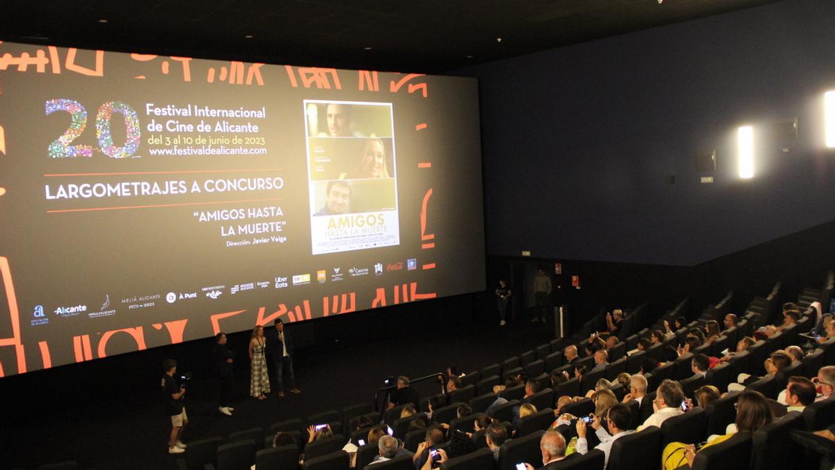 Presentación de la película "Amigos hasta la muerte" de Javier Veiga en los cines Kinépolis.
