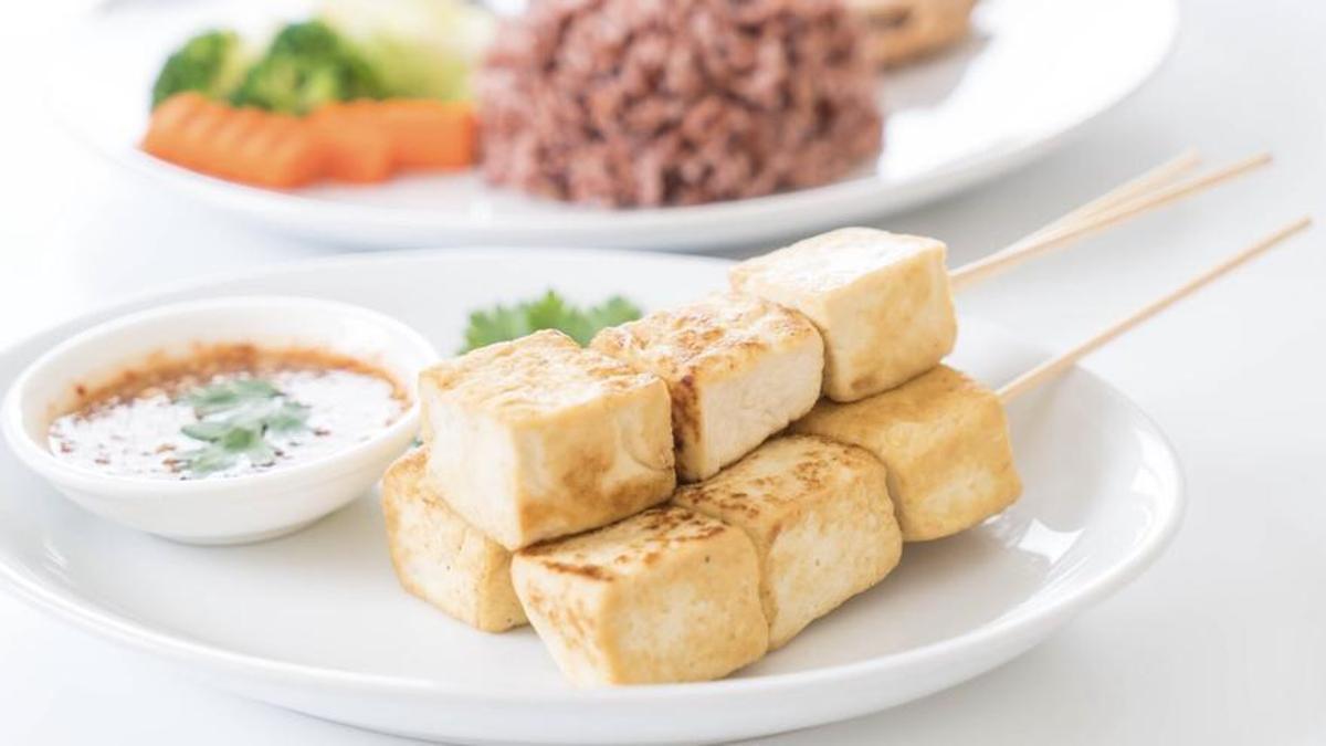 El tofu es el sustituto de la carne más saludable, junto al 'tempeh'.