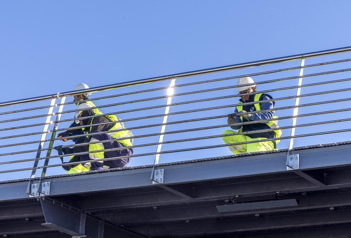 Torrevieja reabre un primer tramo del dique de Levante