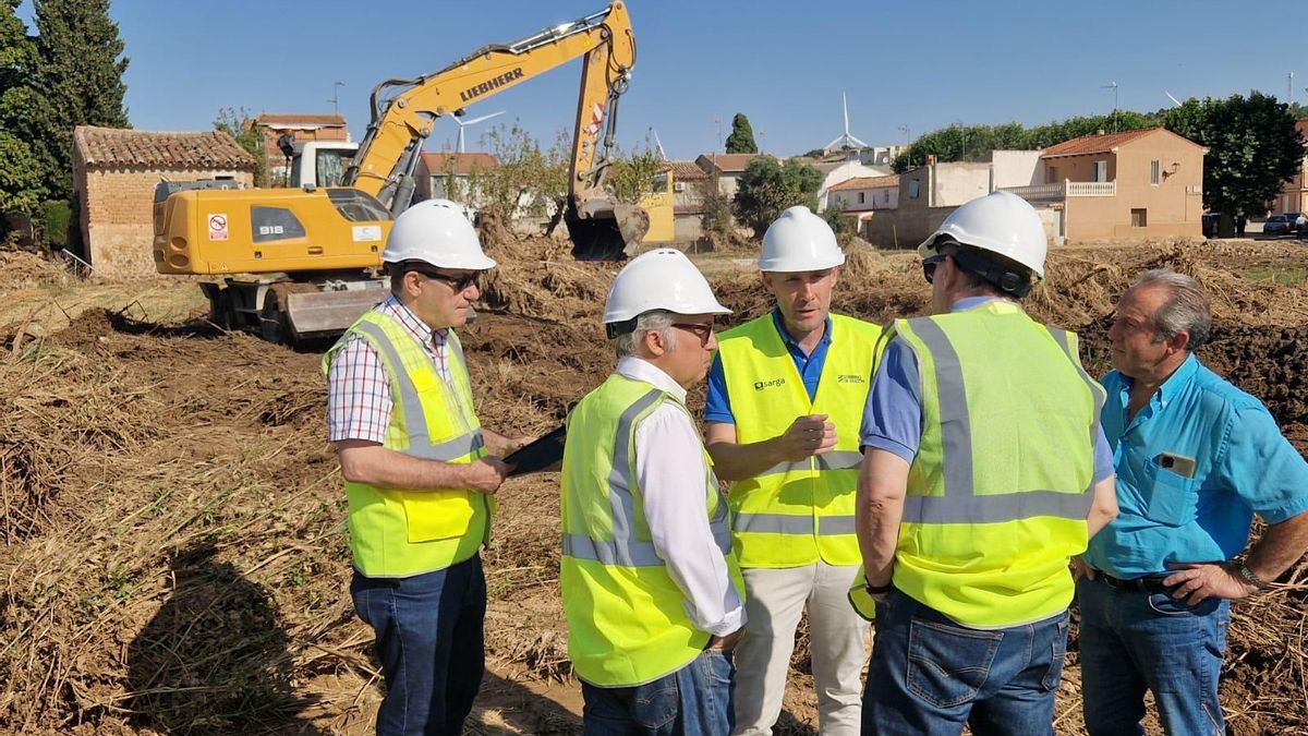 Javier Rincón visita las primeras obras de recuperación en zonas agrícolas e infraestructuras de riego tras la riada del pasado 13 y 14 de junio.