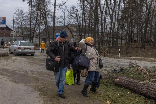 Ucrania evacúa Sumy e Irpin y acusa a Rusia de impedirlo en Mariúpol