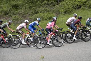 El Giro de Italia descansa con los favoritos en un pañuelo