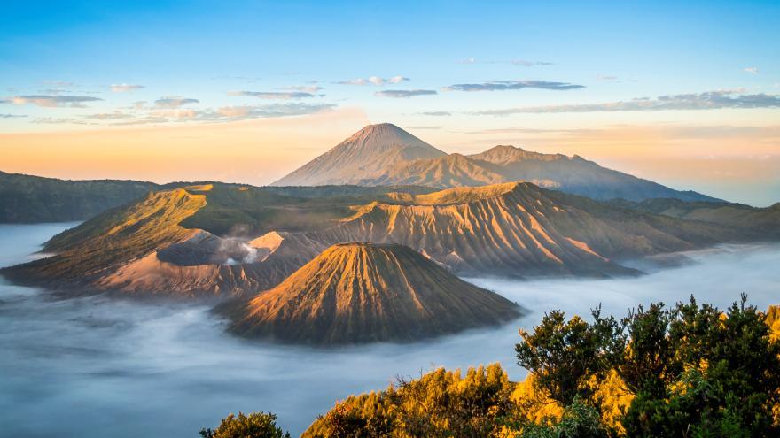 Estrellas, selvas y volcanes en la Expedición Viajar por Indonesia