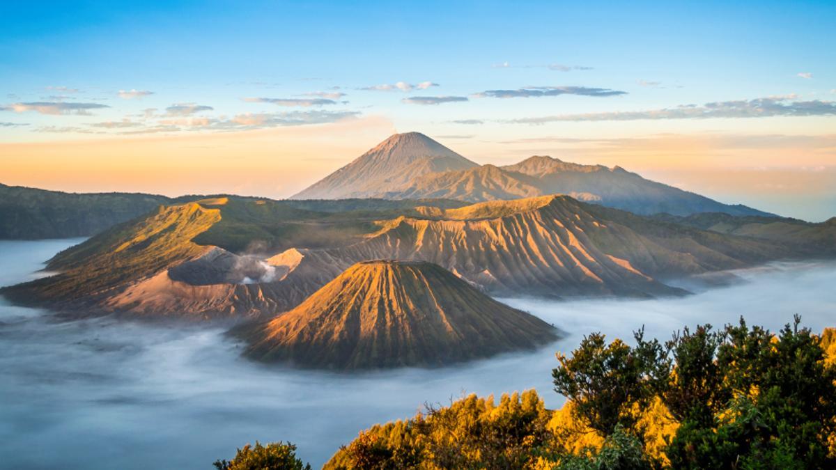 Estrellas, selvas y volcanes en la Expedición Viajar por Indonesia.