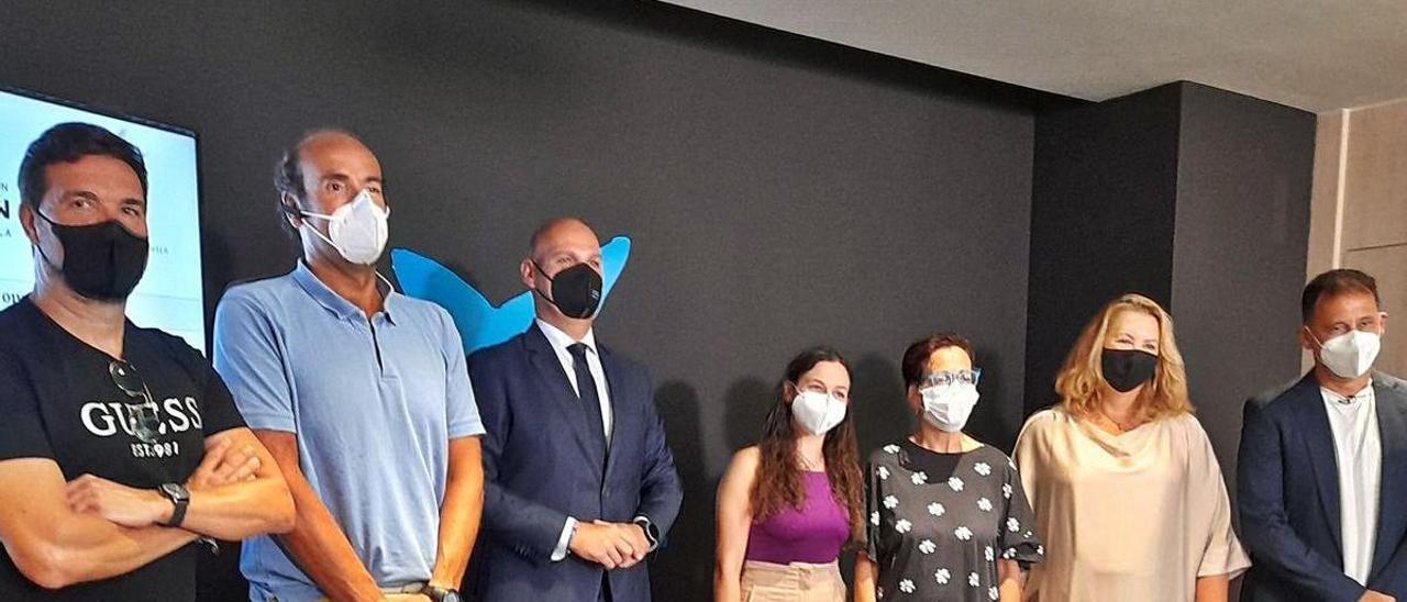 Participantes en la presentación de la Asociación Teidela en la Fundación La Caixa, en Santa Cruz de Tenerife.