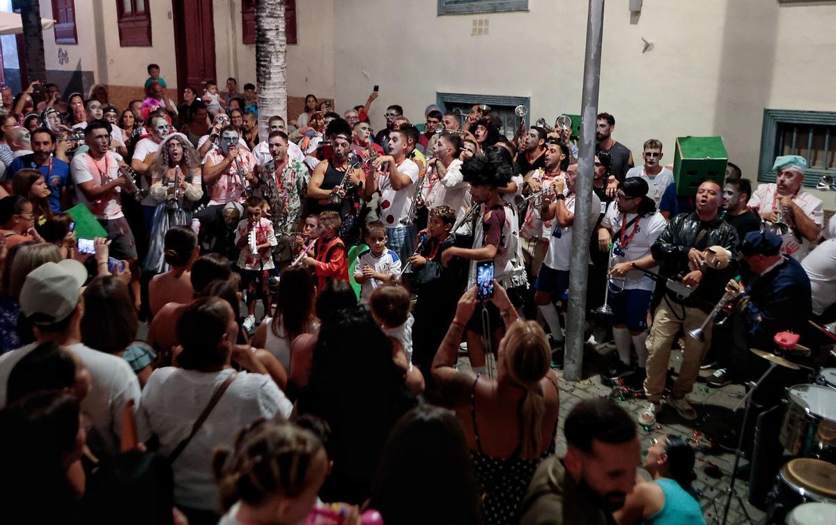 Fiesta de principio de curso murguero y arranque Carnaval en Diablos Locos