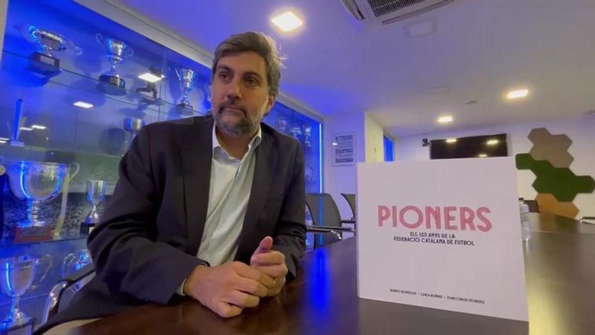 El asesor del presidente de la FCF, Álvaro Montoliu, nos habla sobre el nuevo libro "Pioners"