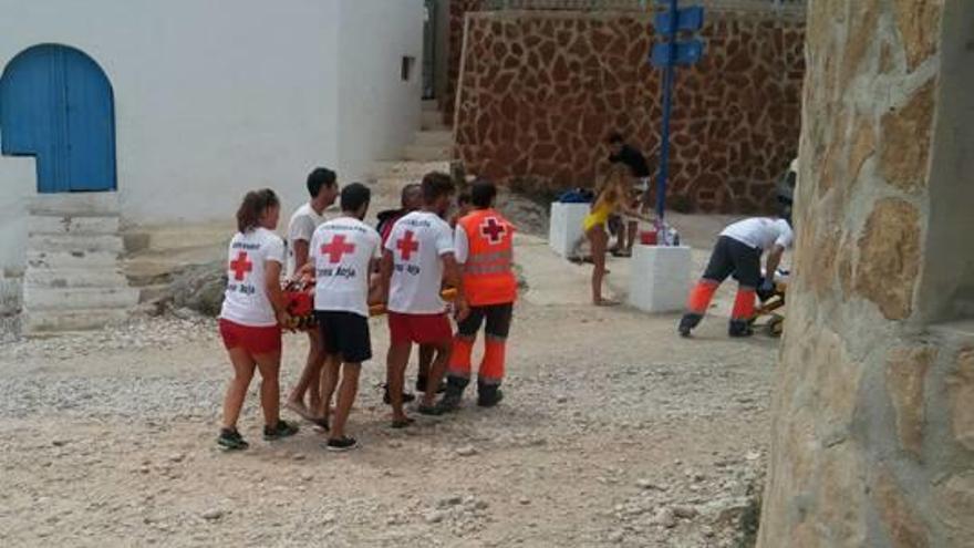 Dos ambulancias, atrapadas en el caos de la Barraca