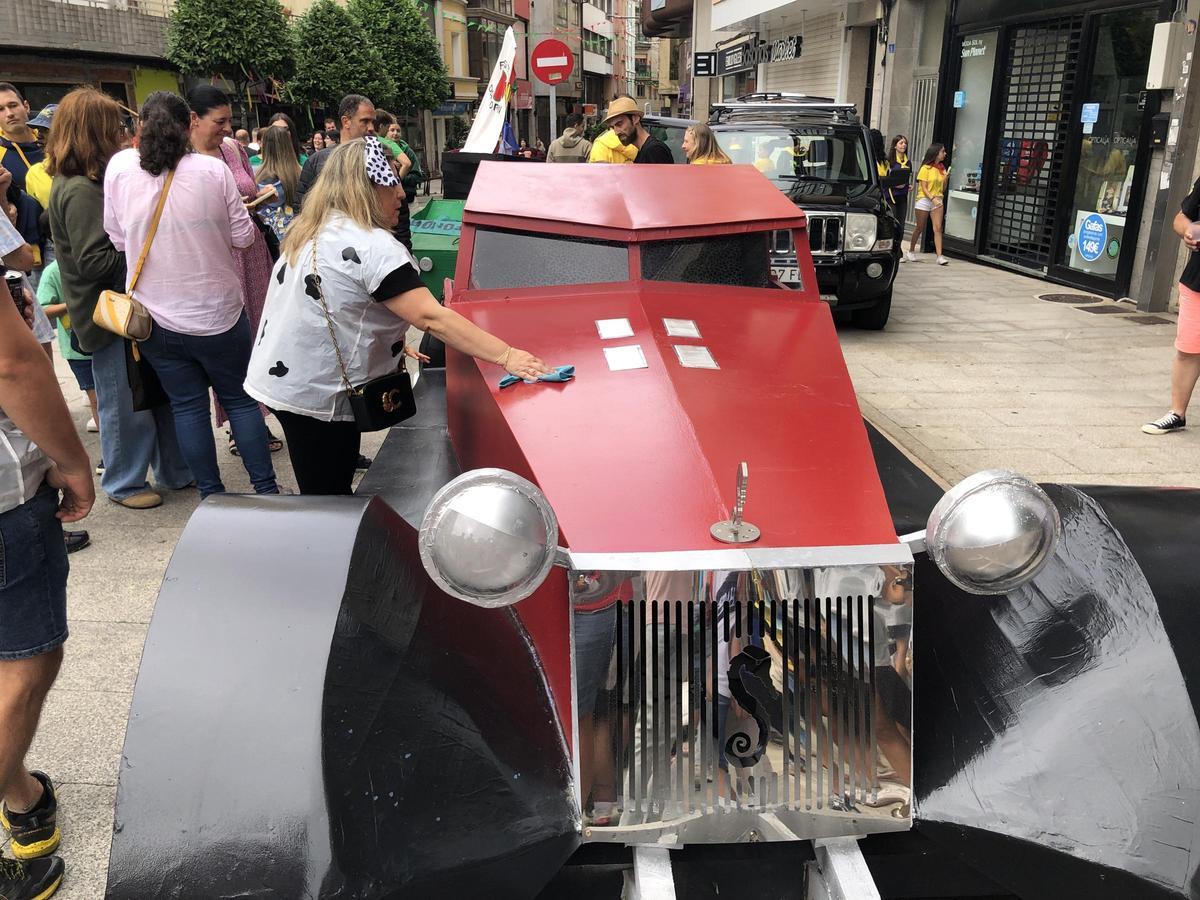 Cuesta abajo... con frenos: la Festa da Dorna de Ribeira avanza a rebufo de las carrilanas