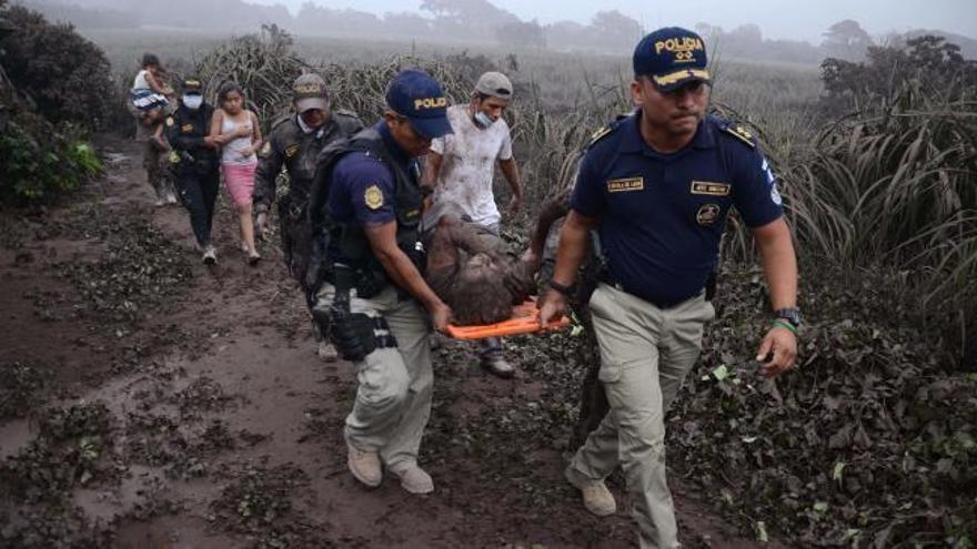 Al menos 25 muertos en una erupción volcánica en Guatemala
