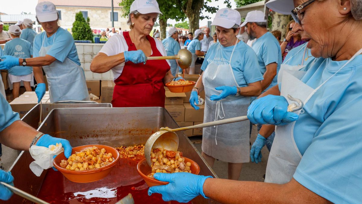 La Festa dos Callos de Meis llena 6.000 estómagos de felicidad