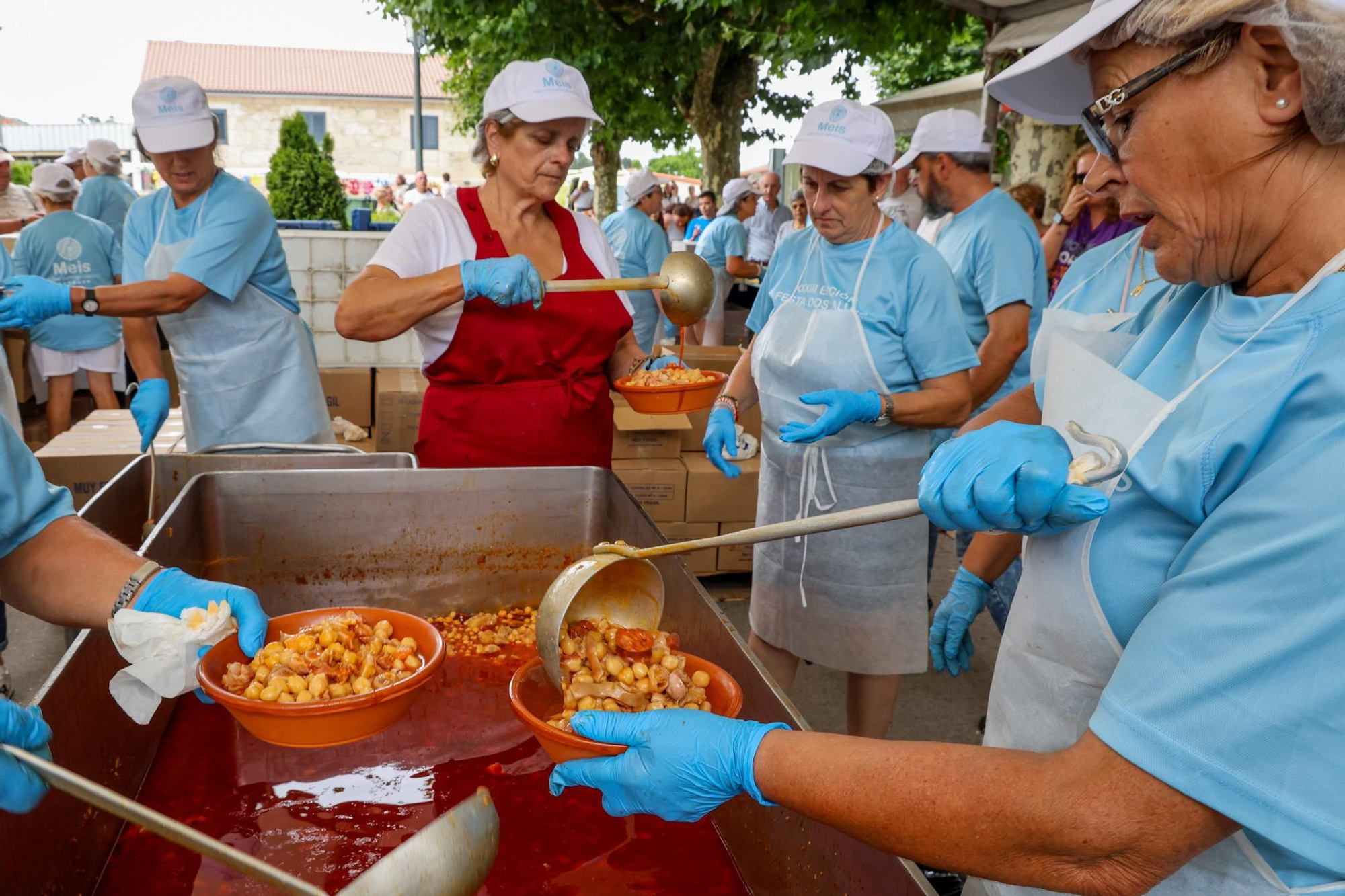 La Festa dos Callos llena 6.000 estómagos de felicidad