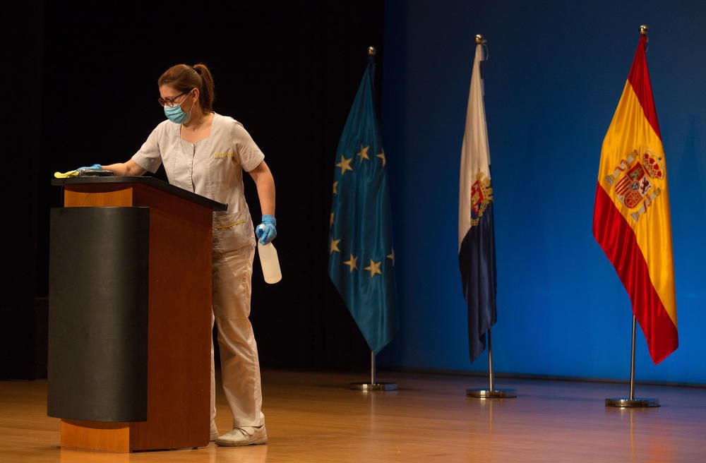 Acto de clausura del Curso de la Universidad de Alicante presidido por el rector Manuel Palomar.