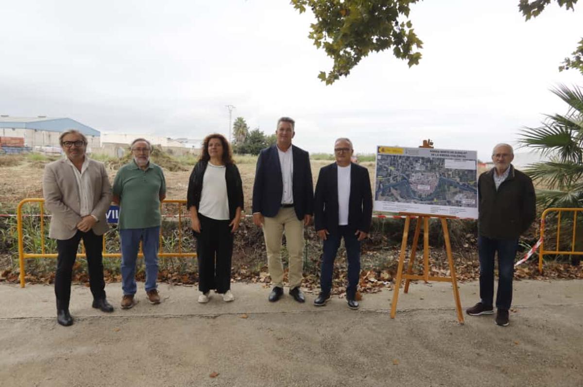 Dos exalcaldes de Albalat, junto al actual y el conseller, en la presentación del proyecto.