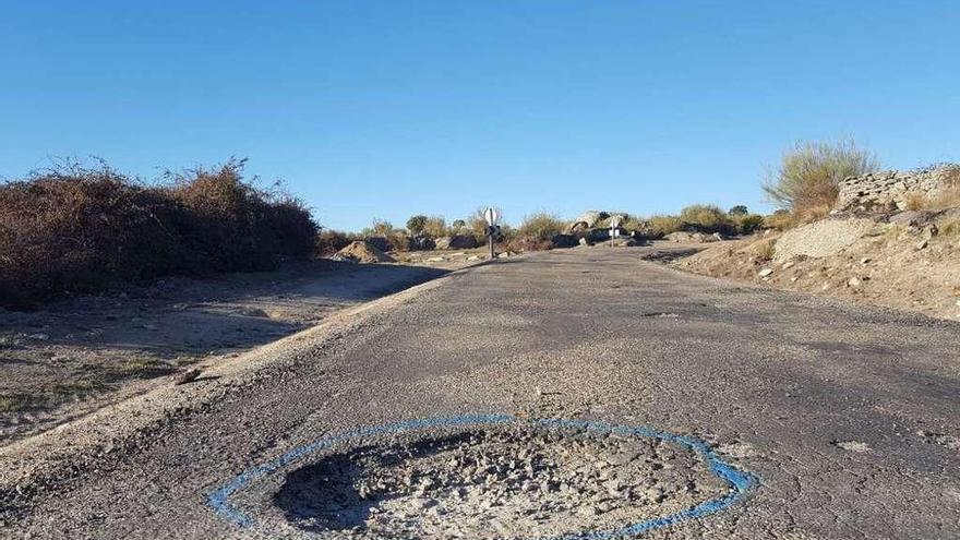 Actual estado del camino que une Carbajosa con Pino del Oro.