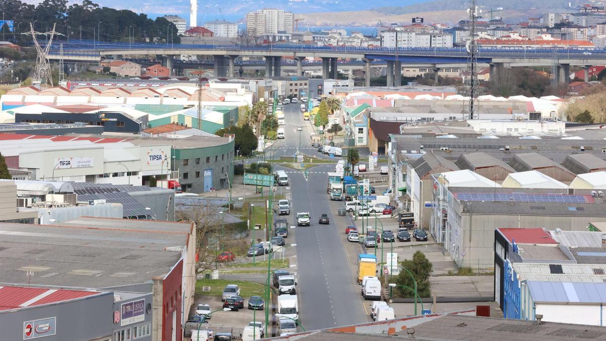 Naves y viales en Pocomaco.