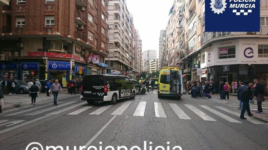 Policía y servicios sanitarios, en el lugar del accidente.