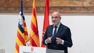 El conseller de Unión Europea y Acción Exterior de la Generalitat de Cataluña, Jaume Duch, durante una rueda de prensa, en la Generalitat, a 2 de abril de 2025, en Barcelona, Cataluña (España)