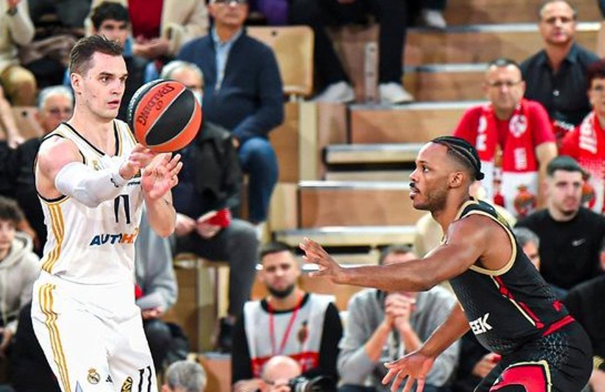 Hezonja no tuvo un partido brillante ante el AS Mónaco