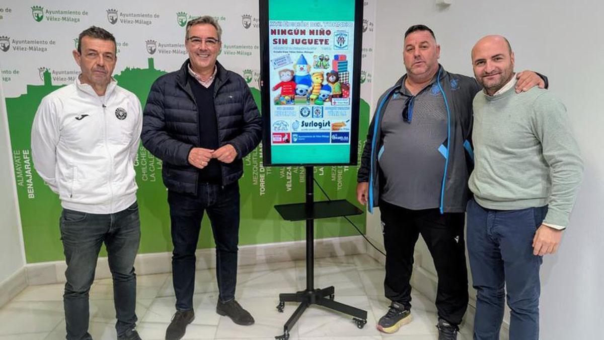 Presentación de actividades para que ningún niño se quede sin juguete esta Navidad en Vélez-Málaga