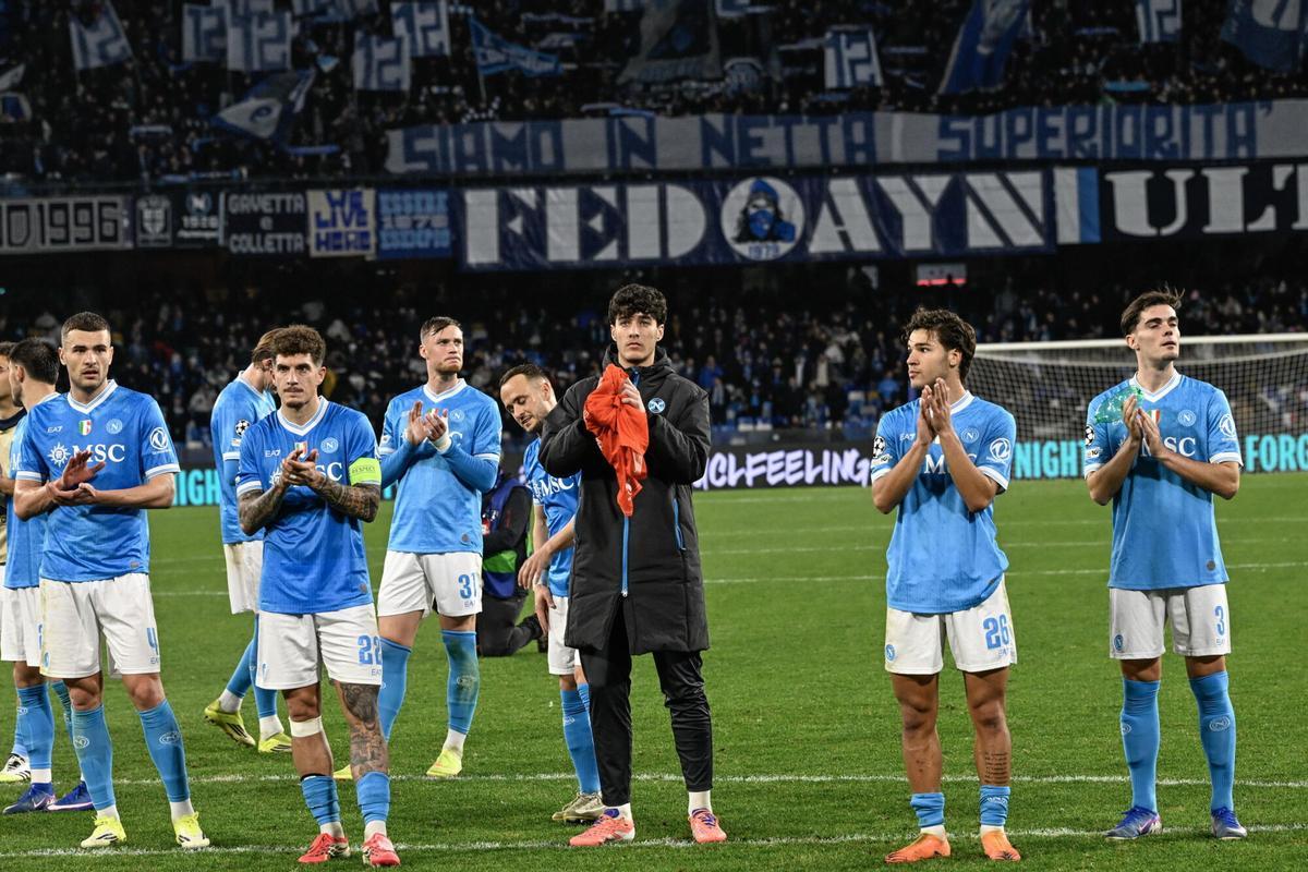 Jugadores del Napoli la pasada temporada tras una derrota ante el Chelsea en casa en Champions League.