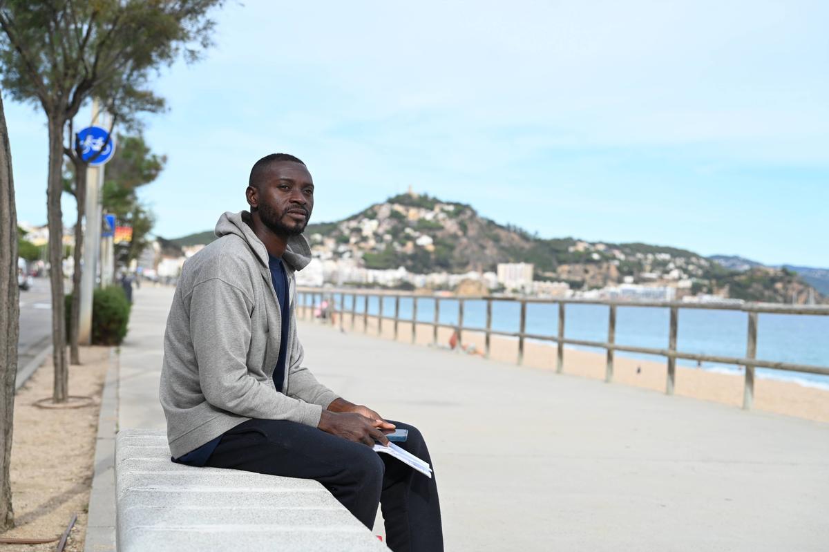 Pofosu Emanuel, migrantes ghanés, el pasado noviembre mientras era alojado en un hotel de Blanes.