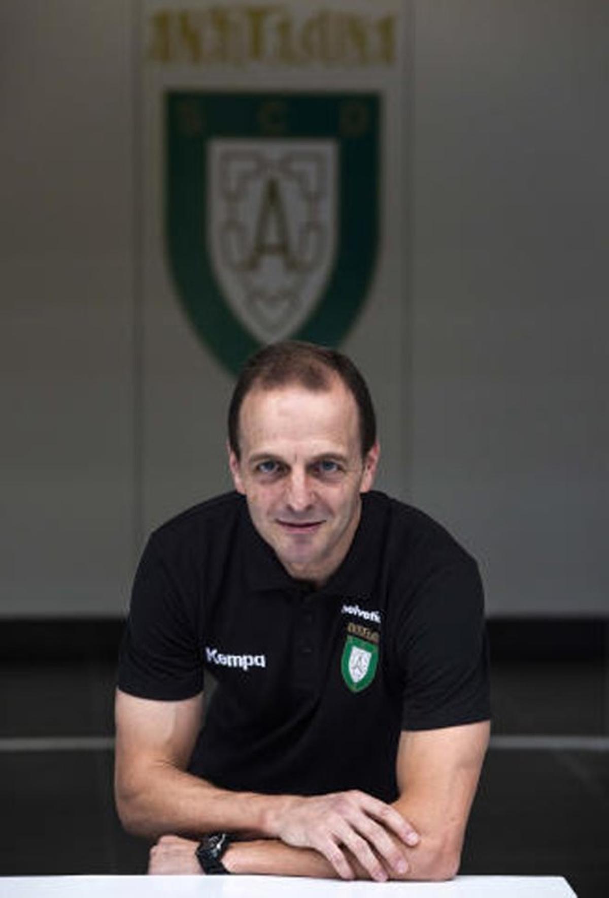 El entrenador del Anaitasuna ve a un rival temible en el Barça