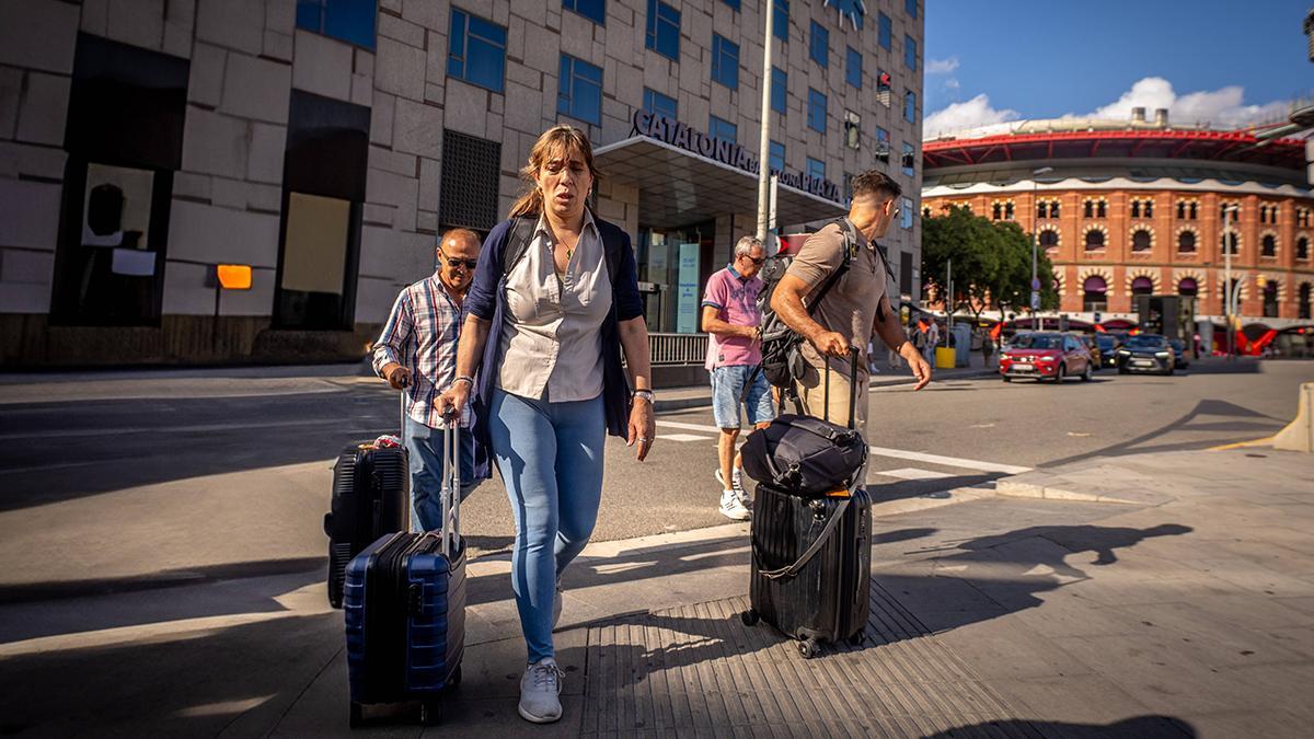 Turistas en la plaza de Espanya de Barcelona