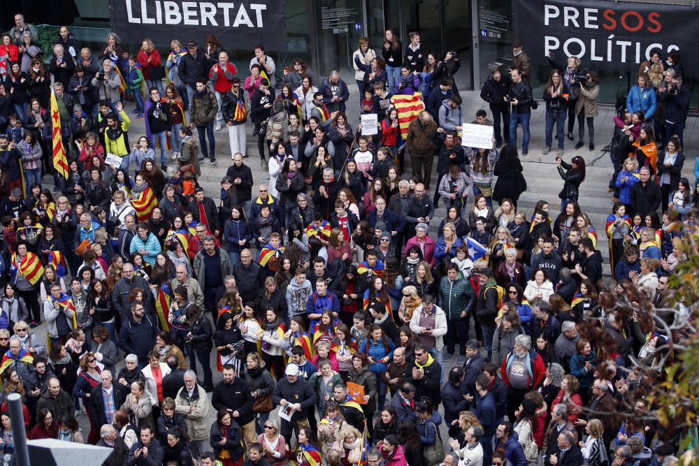 Concentració a Girona per l'alliberament dels exconsellers empresonats