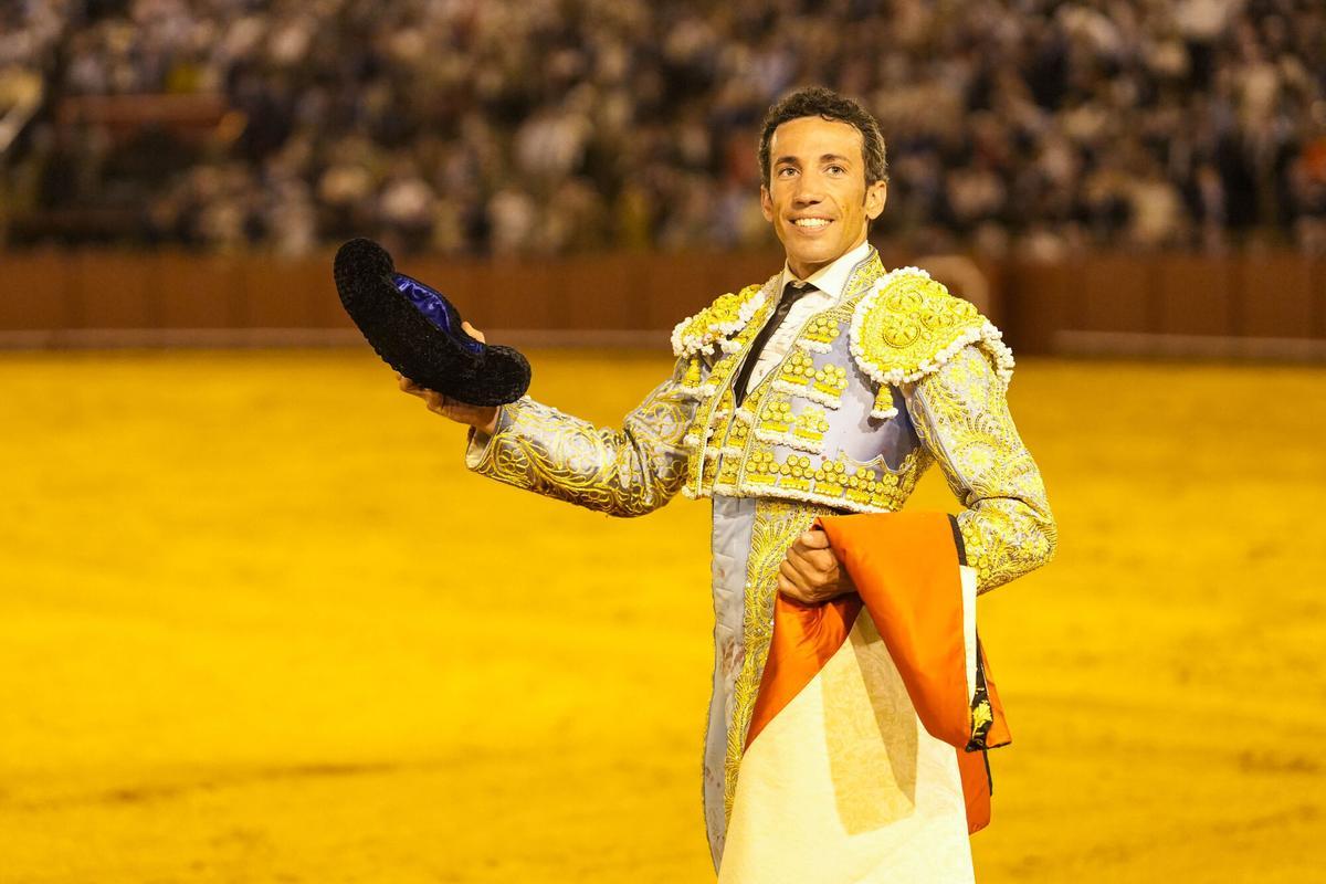 El torero David de Miranda durante la primera corrida del abono taurino en la Real Maestranza de Caballería.
