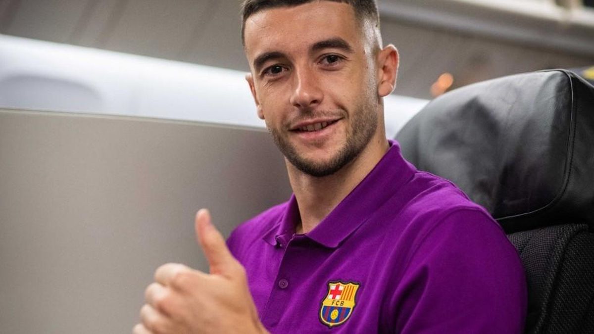 Joan Garcia, en el avión del Barça camino de Japón.